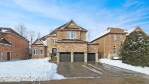 33 Camelot Square, Barrie, ON. - For Sale - March 2023